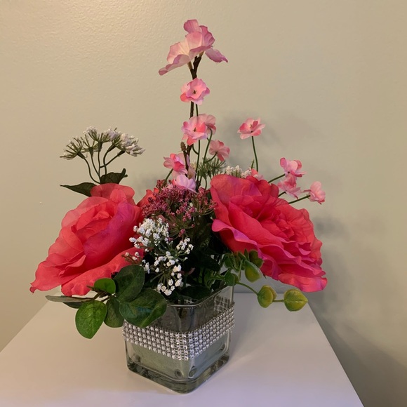 Vase Centerpiece - Picture 2 of 4